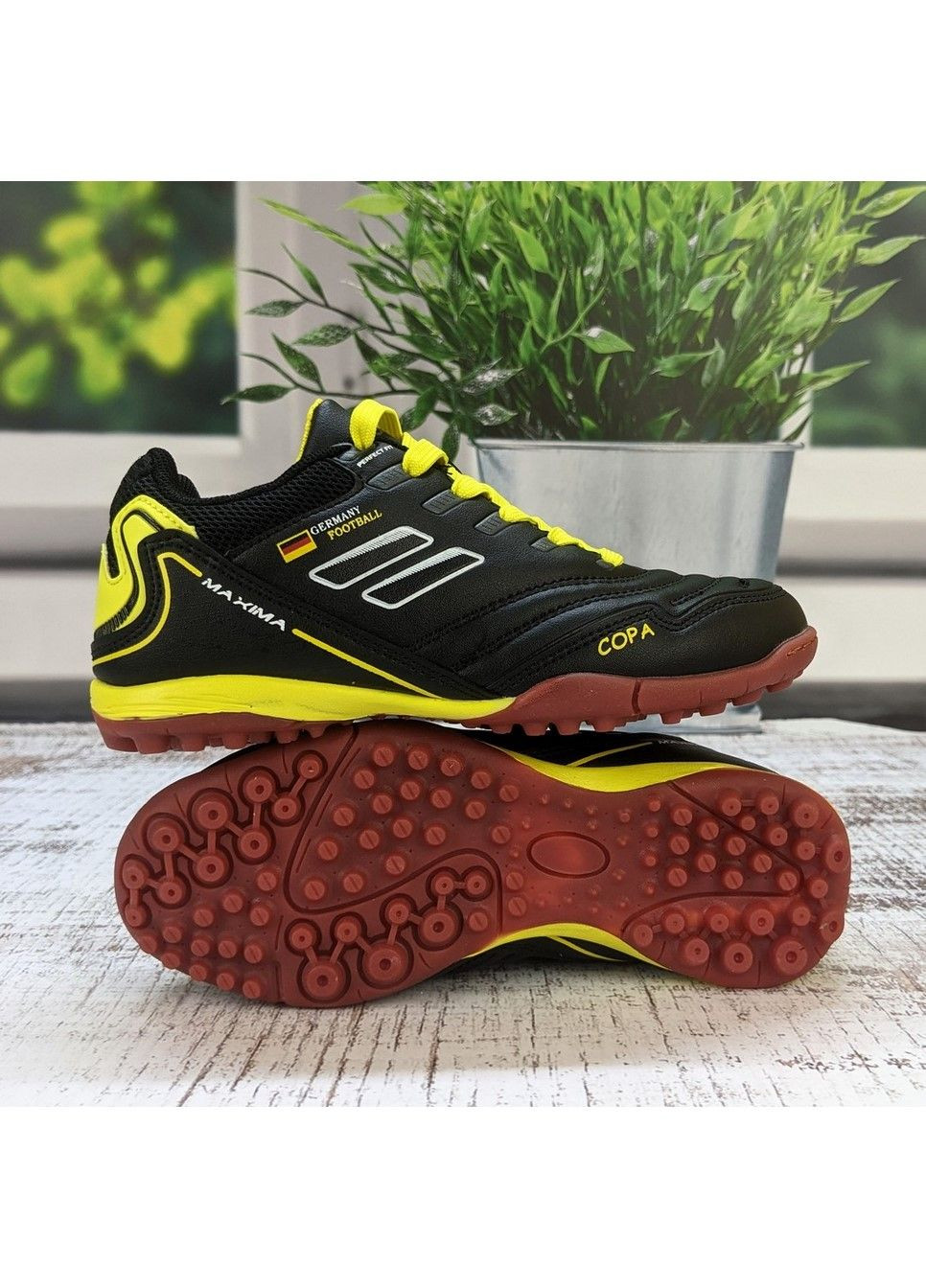 Черные бутсы детские футбольные Demax