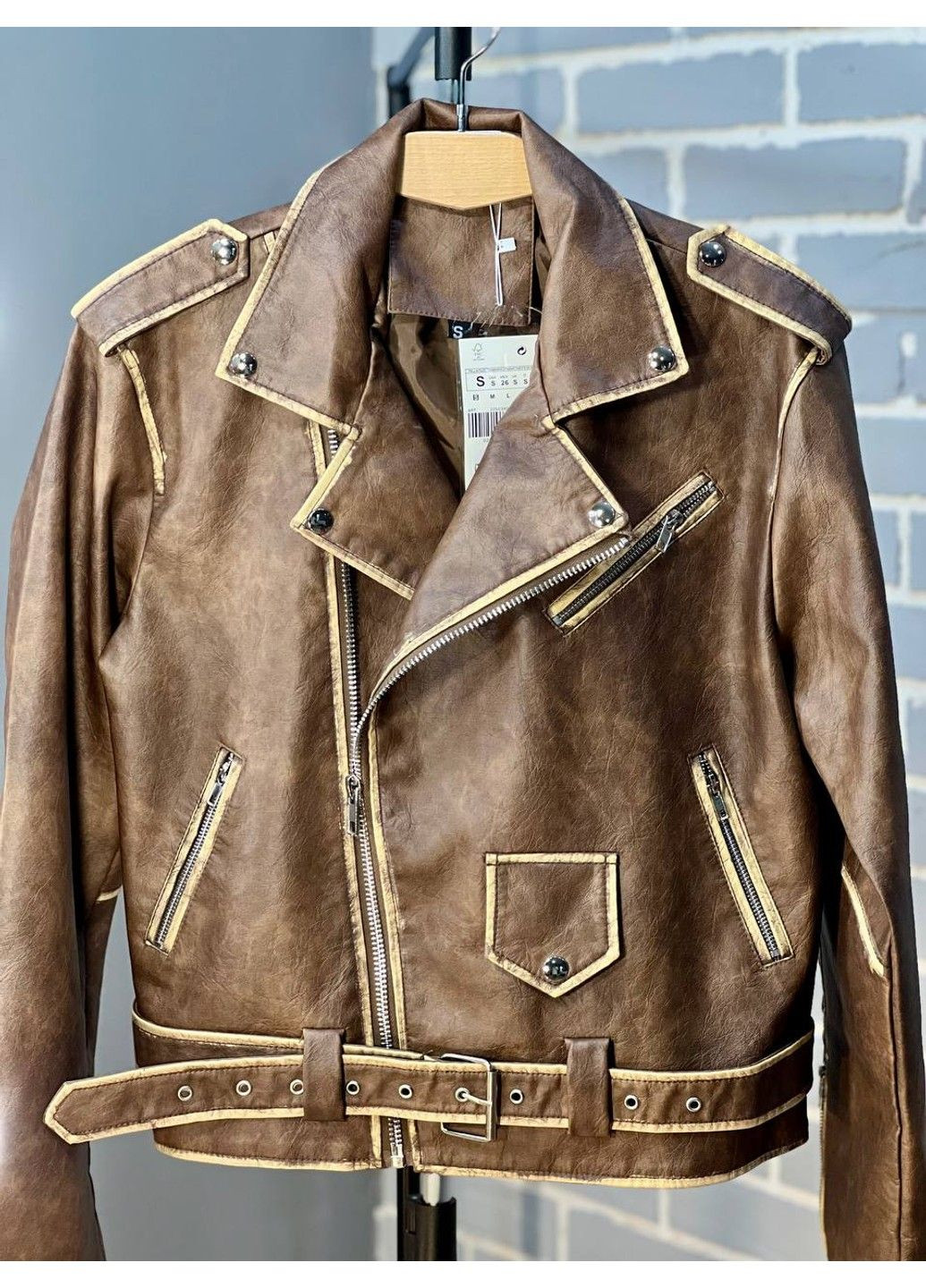Коричневая демисезонная куртка женская 2456 косуха молнии пояс вареные швы экокожа AFTF BASIC