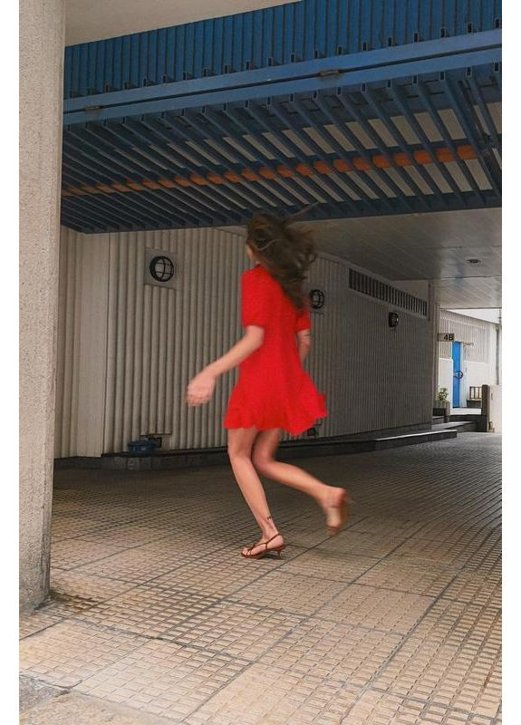 Червона коротка сукня з рукавами-балонами Zara