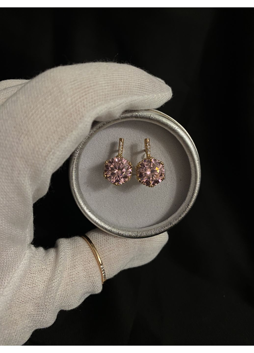 Сережки з великим камінчиком англійський замок рожевого кольору 36106 No Brand (370297739)