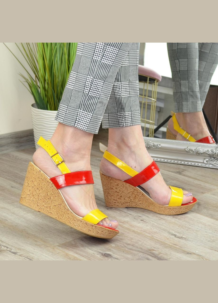 Босоніжки жіночі лакові на стійкій платформі. 38 розмір Vasha para (327878719)