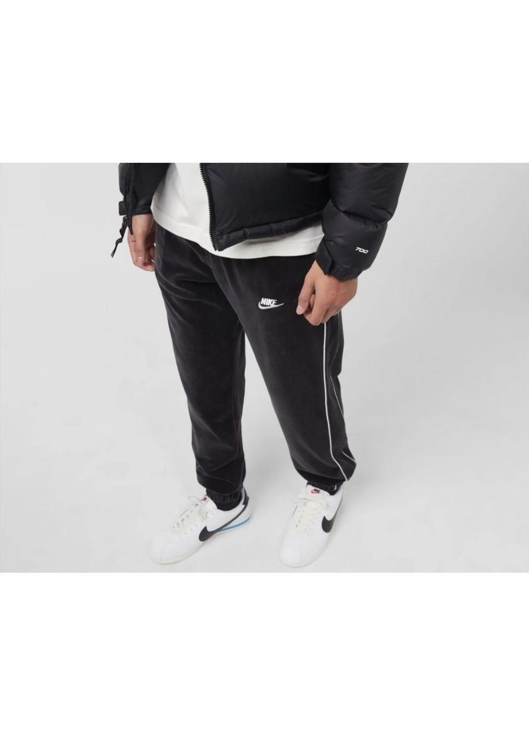 Черные демисезонные брюки Nike