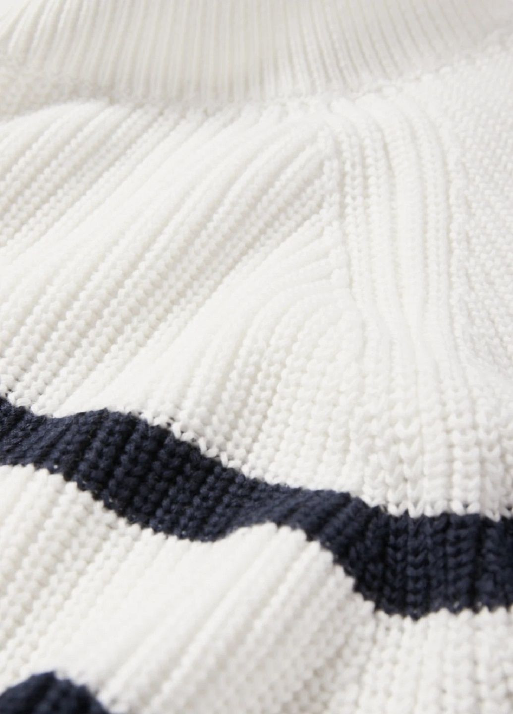 Білий демісезонний светр C&A