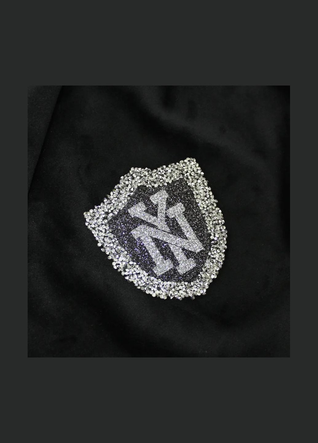 Нашивка з акриловим камінням "NY" срібного кольору (5143) No Brand (335811823)