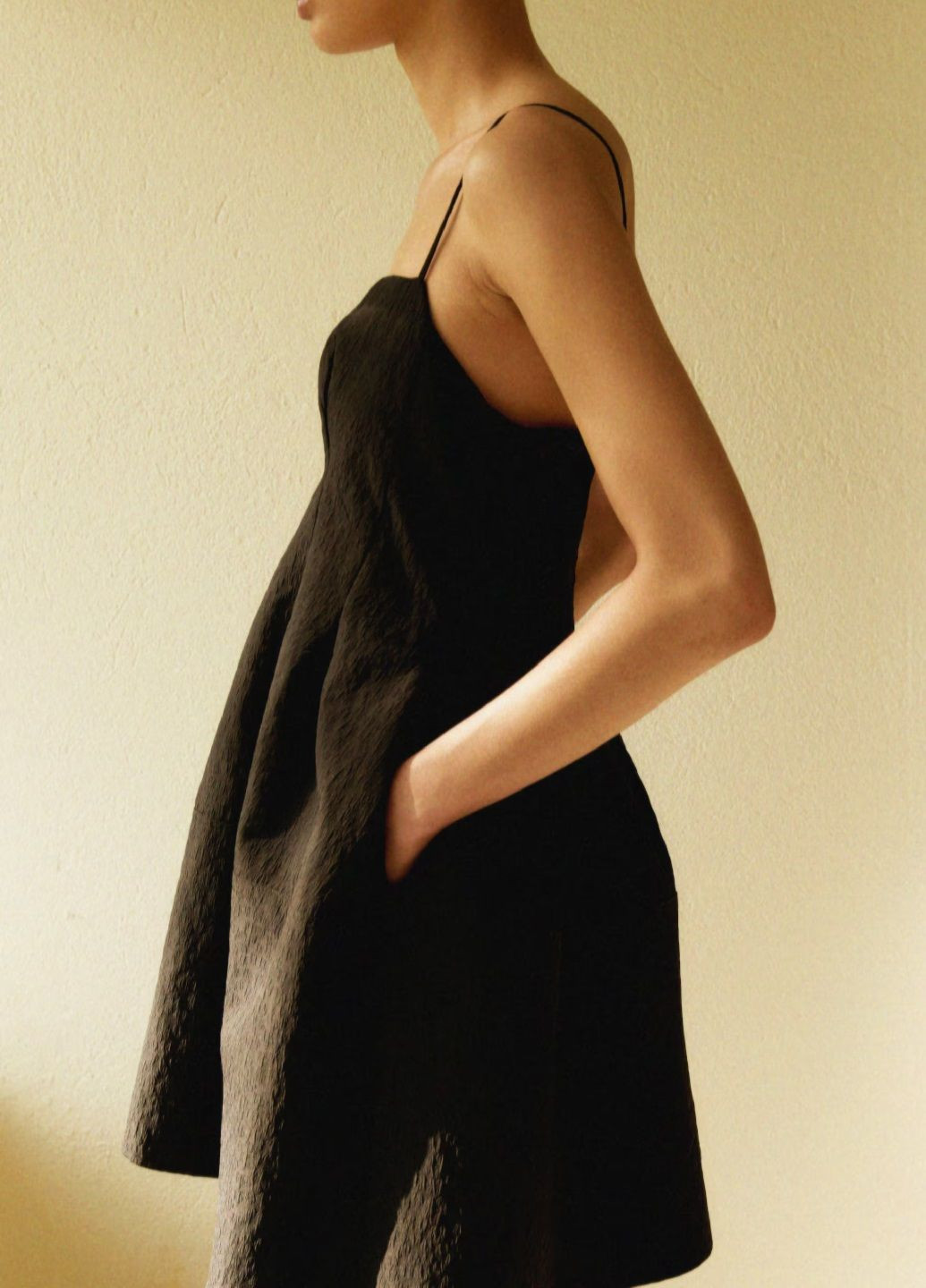 Черное кэжуал платье H&M однотонное