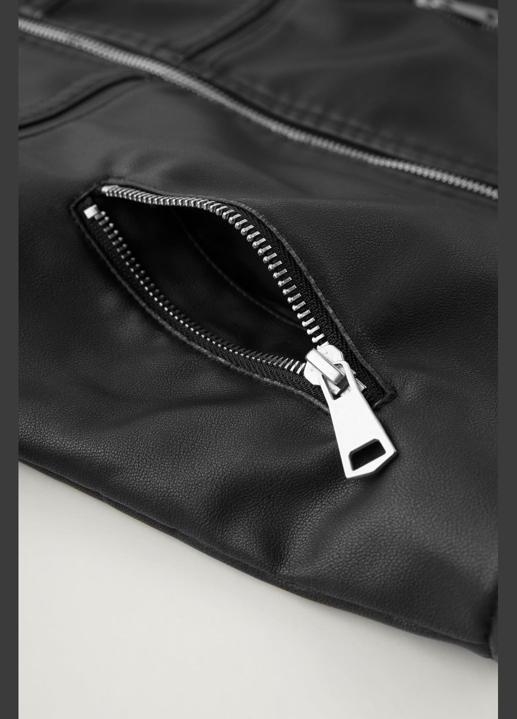 Чорна демісезонна куртка бомбер для хлопчика чорна 5854706800 Zara