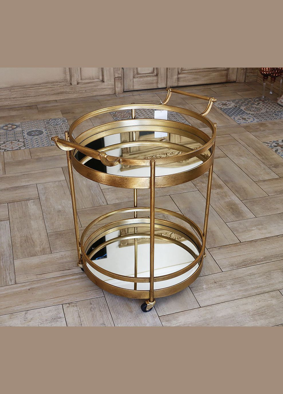 Сервірувальний столик золотий на колесах з металу з дзеркальним покриттям. (96018) Гранд Презент (279624878)