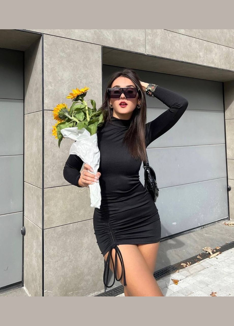 Черное кэжуал мини платье-гольф с открытой спиной с открытой спиной, платье-водолазка Adelante однотонное