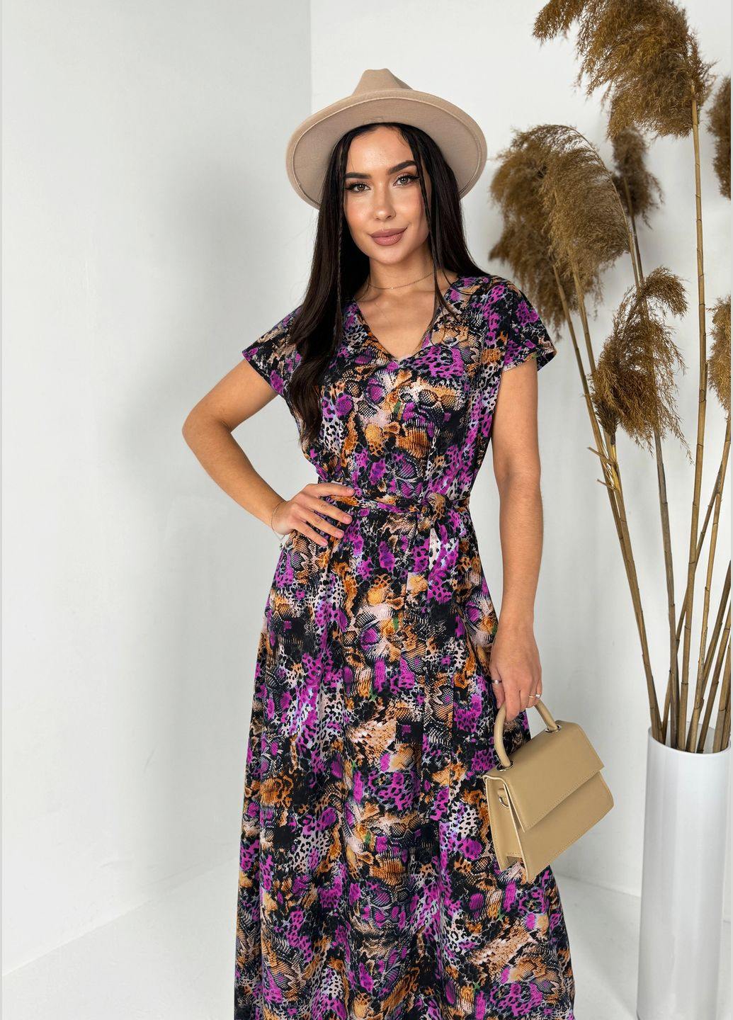 Малиновое повседневный, джинсовое, кэжуал летнее платье макси из софта с ярким принтом а-силуэт INNOE с животным (анималистичным) принтом