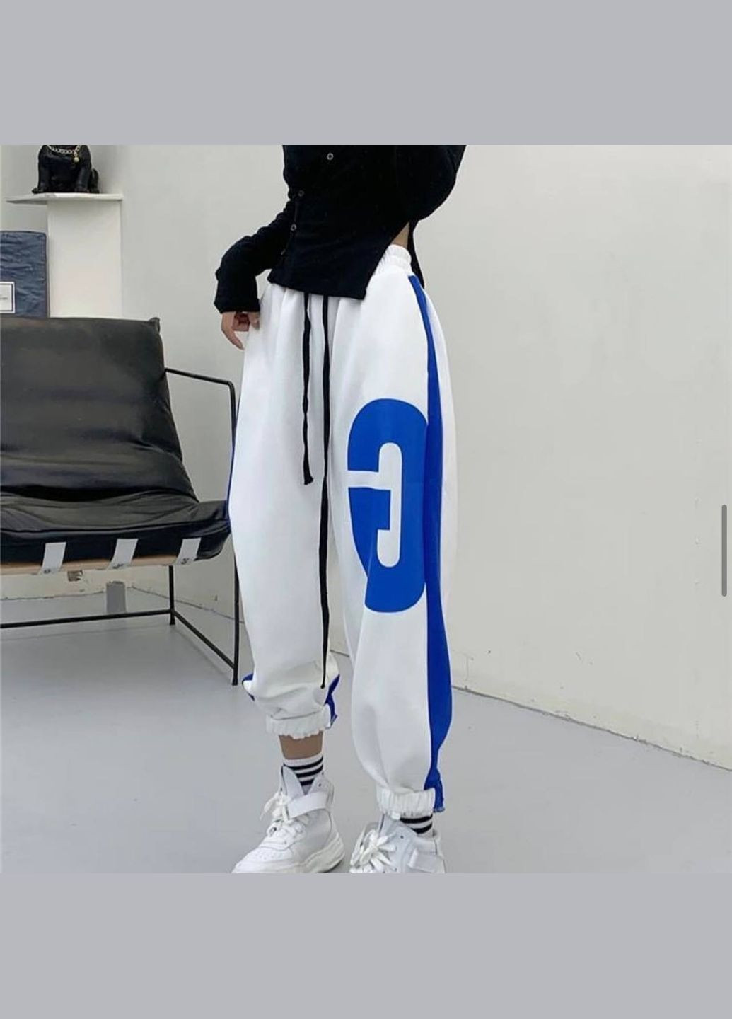 Шикарні білі спортивні штани з якісної турецької двонитки з принтом на всю довжину, вільні штани на високій посадці No Brand 216 (282742472)