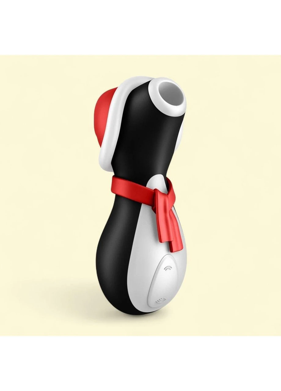 Вакуумний кліторальний стимулятор Penguin Holiday Edition, у шапочці та шарфі Satisfyer (315015691)