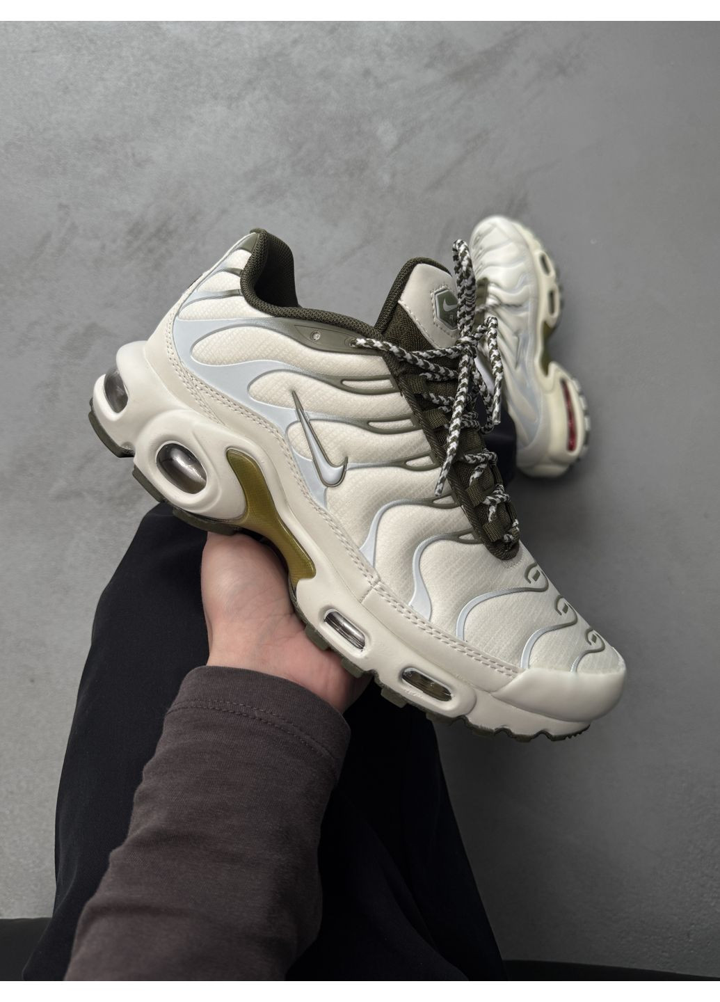 Цветные демисезонные кроссовки мужские nike air max plus tn light bone / olive найк аир макс тн плюс No Brand