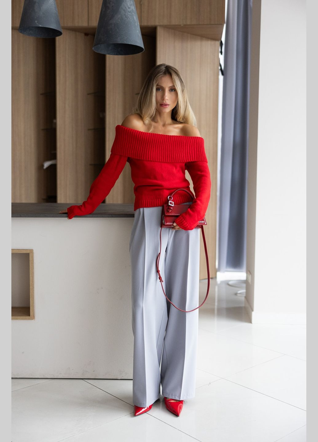 Красный демисезонный свитер Larionoff