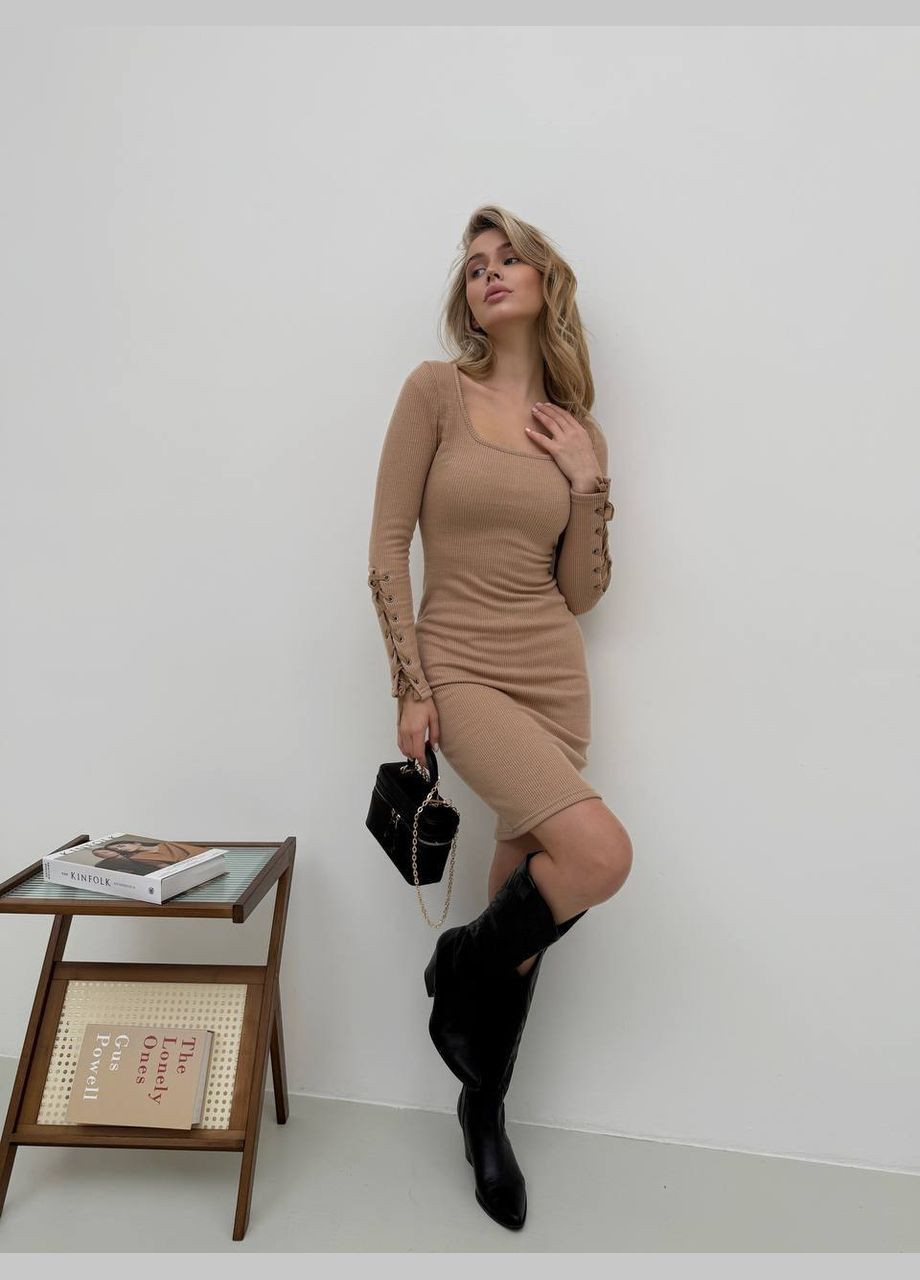 Бежевое платье AV BRAND однотонное