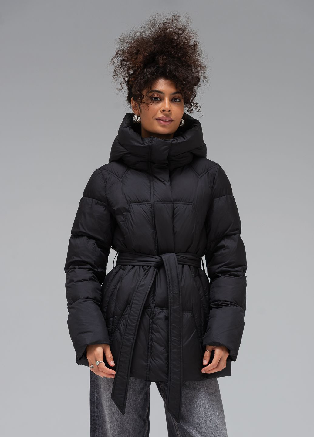 Черная зимняя куртка с капюшоном модель Yimosis 1897