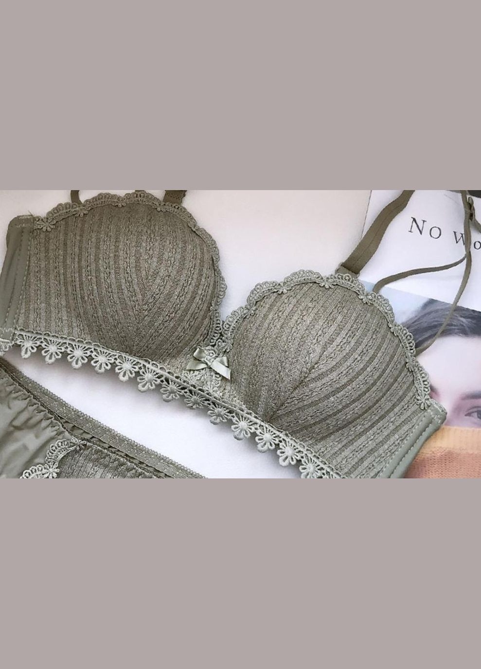 Оливковий бюстгальтер з мереживом і трикотажем 38/85ab оливковий No Brand