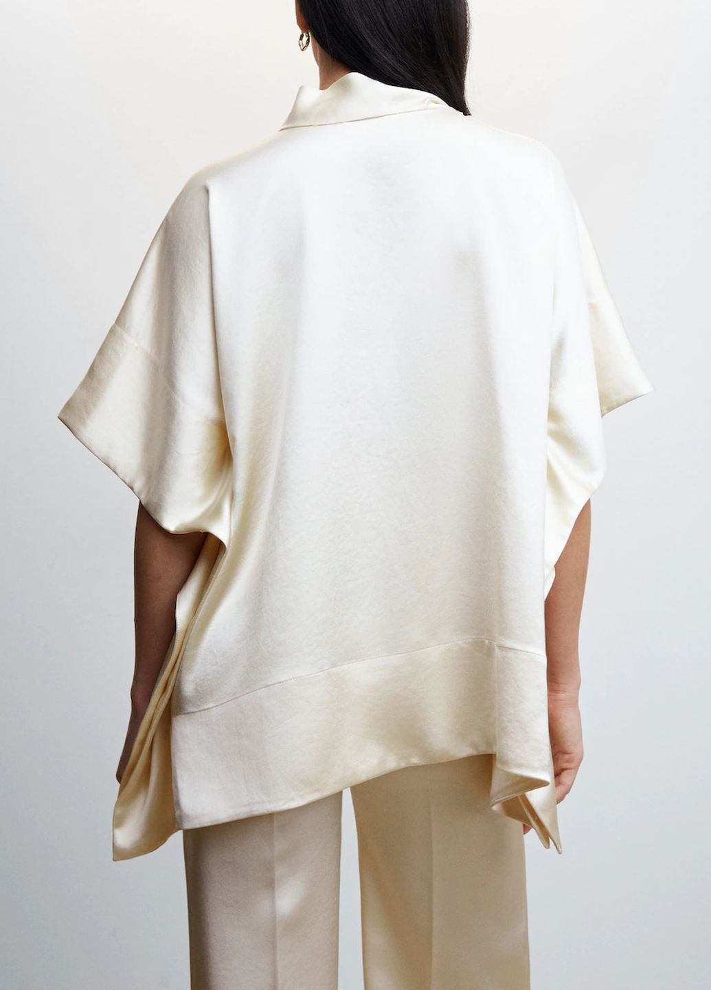 Молочна блуза Mango