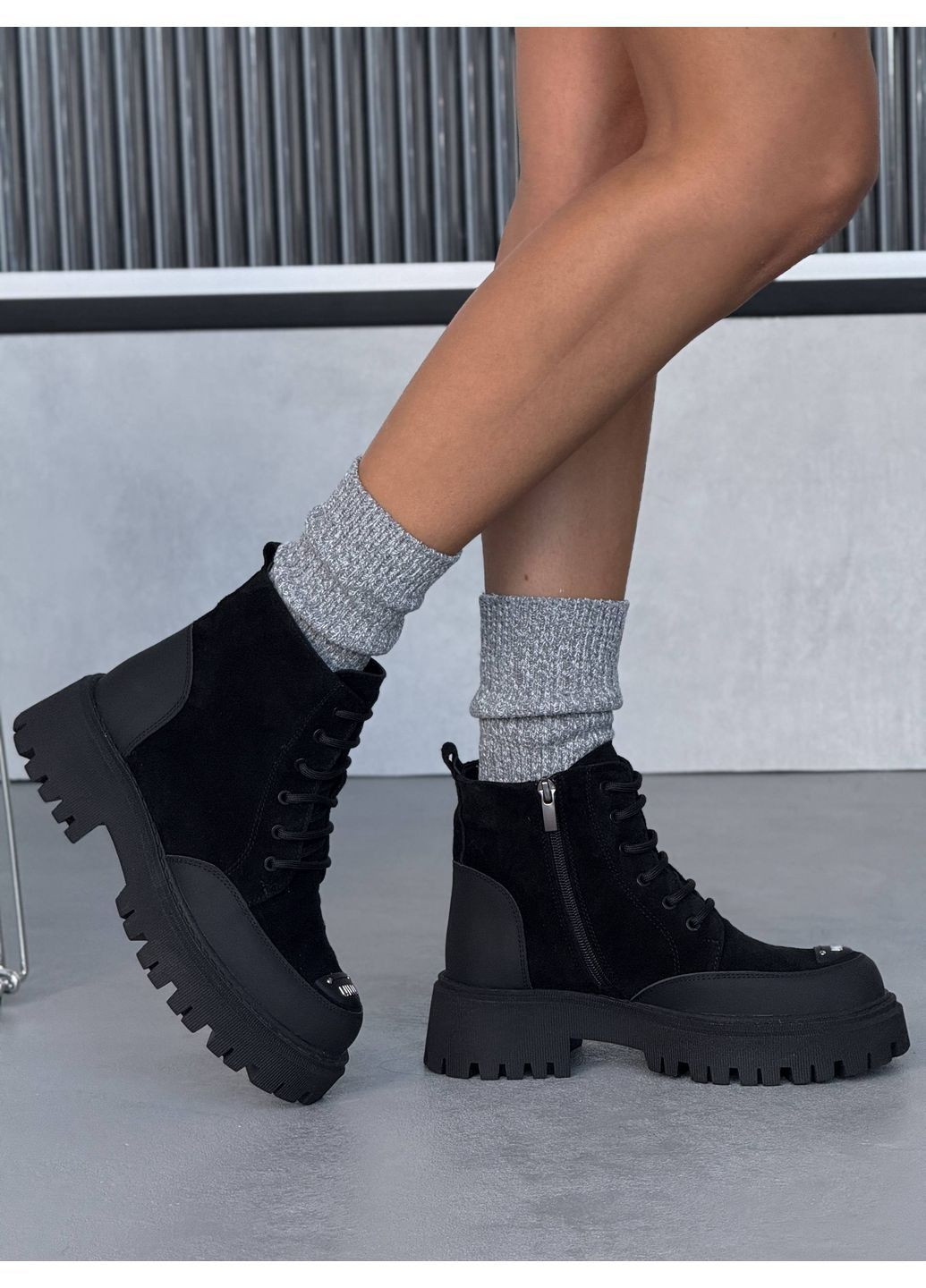 Зимние стильные женские ботинки No Brand со шнуровкой из натуральной замши