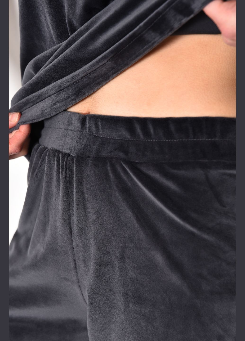 Темно-сіра всесезон піжама жіноча велюрова темно-сірого кольору футболка + шорти Let's Shop