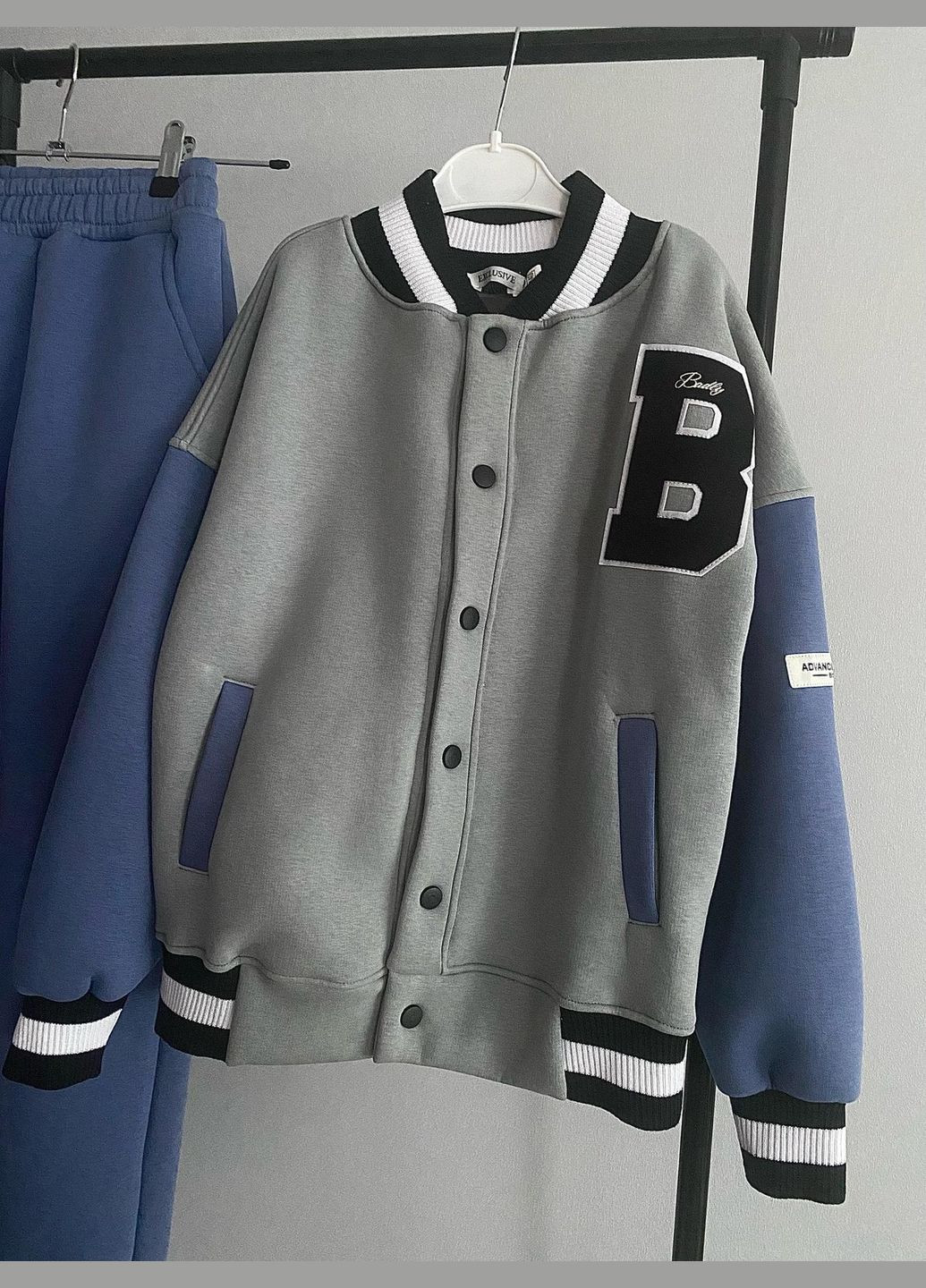 Серый зимний костюм подростковый с бомбером на флисе брючный IRmAS оверсайз