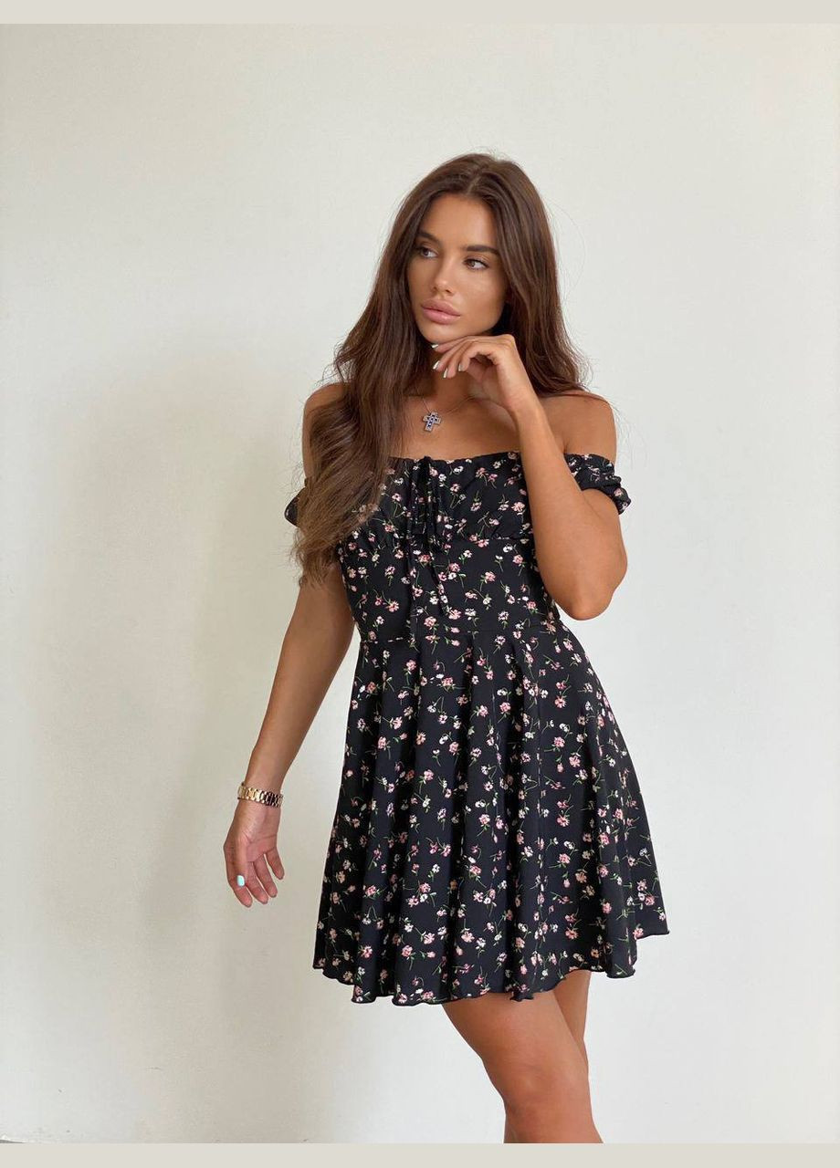 Чорна кежуал міні сукня в квітковий принт з коротким рукавом з пишною спідницею Adelante з квітковим принтом
