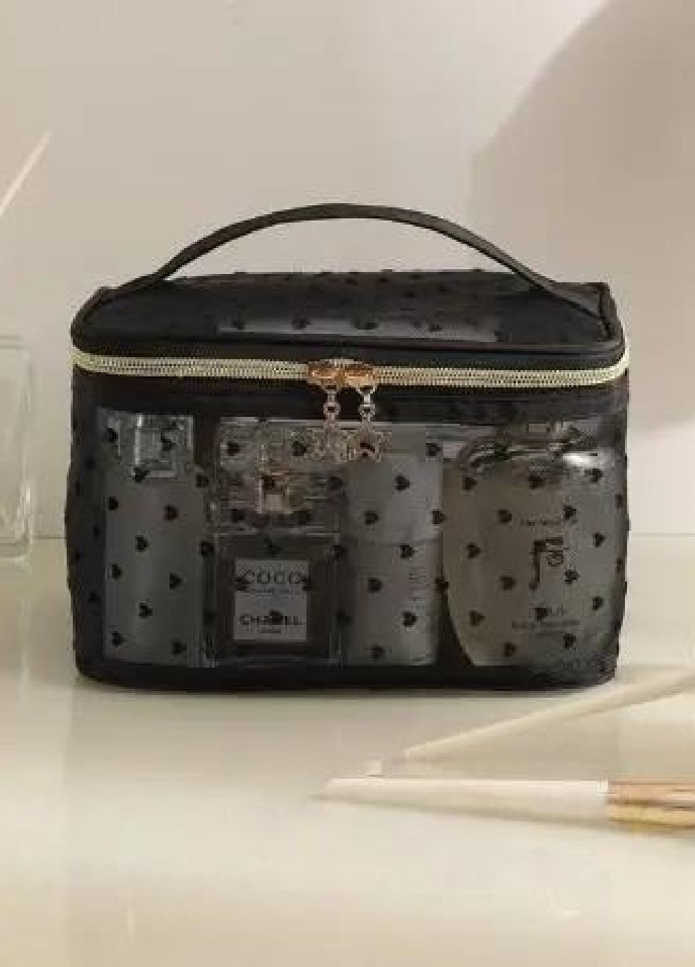 Косметичка сумка бокс кейс для зберігання косметики засобів особистої гігієни 20х14х12 см (477084-Prob) Чорна в сердечко Unbranded (294292386)