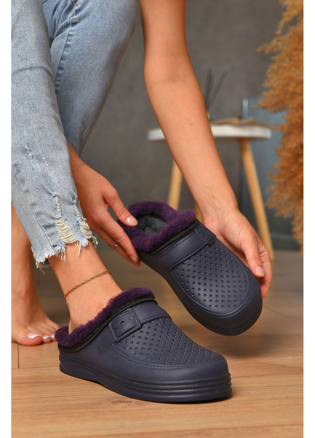 Сабо жіночі піна на хутрі синього кольору Let's Shop (355336112)