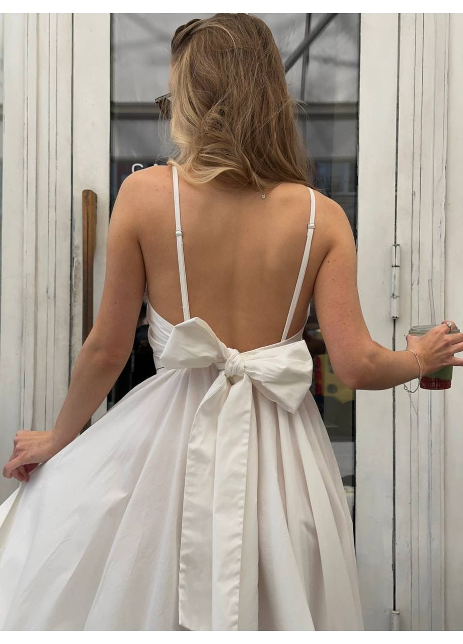 Молочное праздничный, вечернее женское платье клеш No Brand однотонное