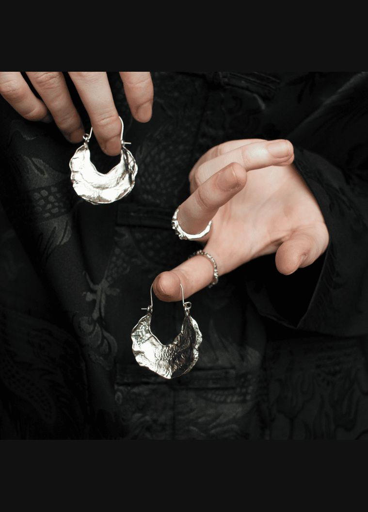 Серьги серебристые «Мятый Металл» объемные элегантные винтаж в азиатском стиле ретро эстетика классика современный минимализм No Brand (311600853)