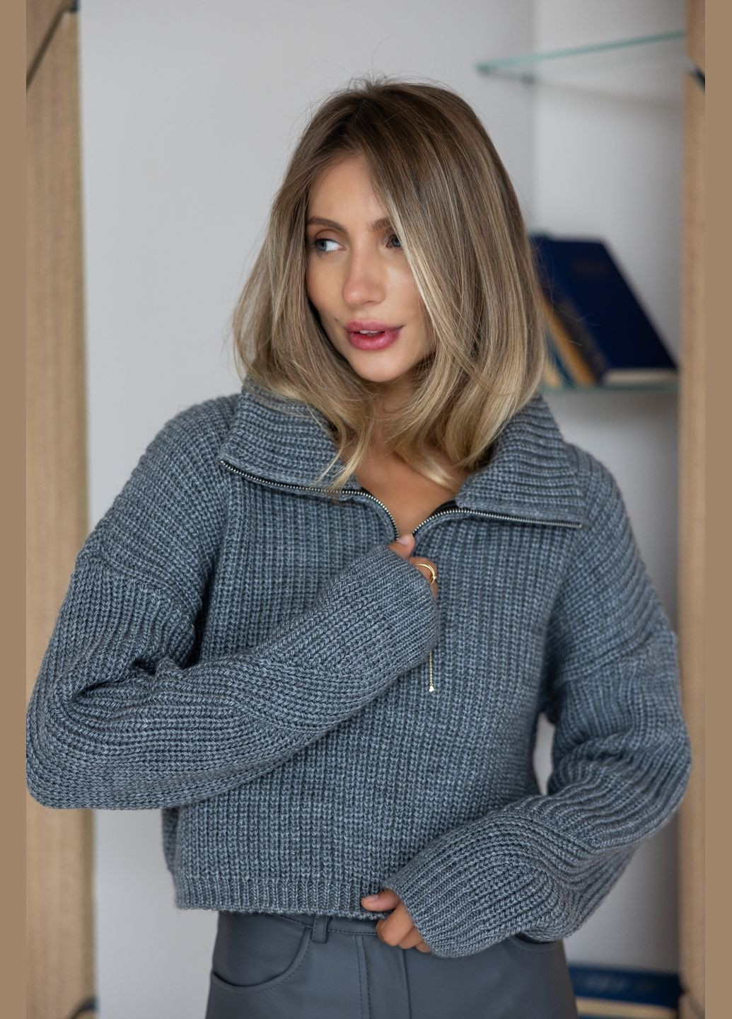 Темно-серый демисезонный свитер Larionoff