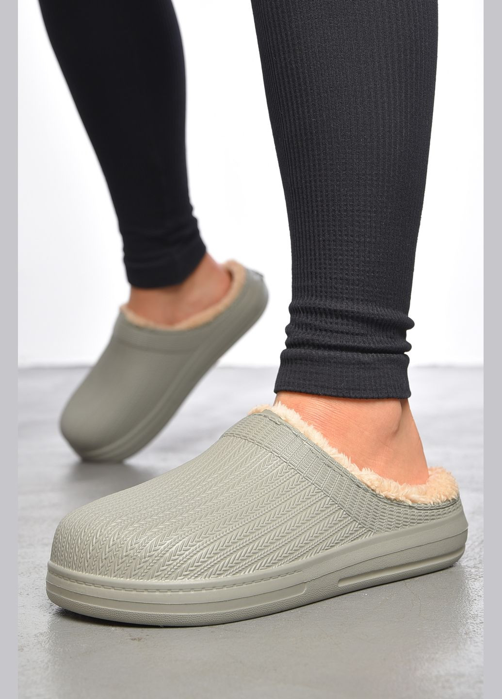 Калоші жіночі без задника утеплені сірого кольору Let's Shop (302661206)