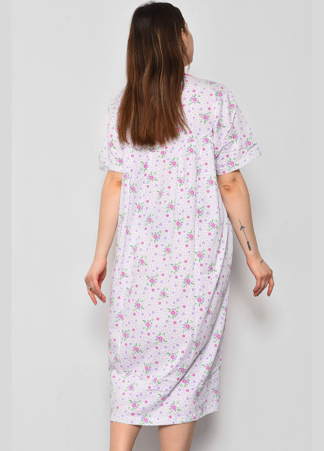 Ночная рубашка женская батальная белого цвета с цветочным принтом Let's Shop (289843171)