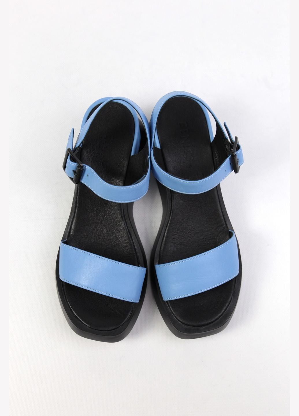 Голубые босоножки Benito без застежки