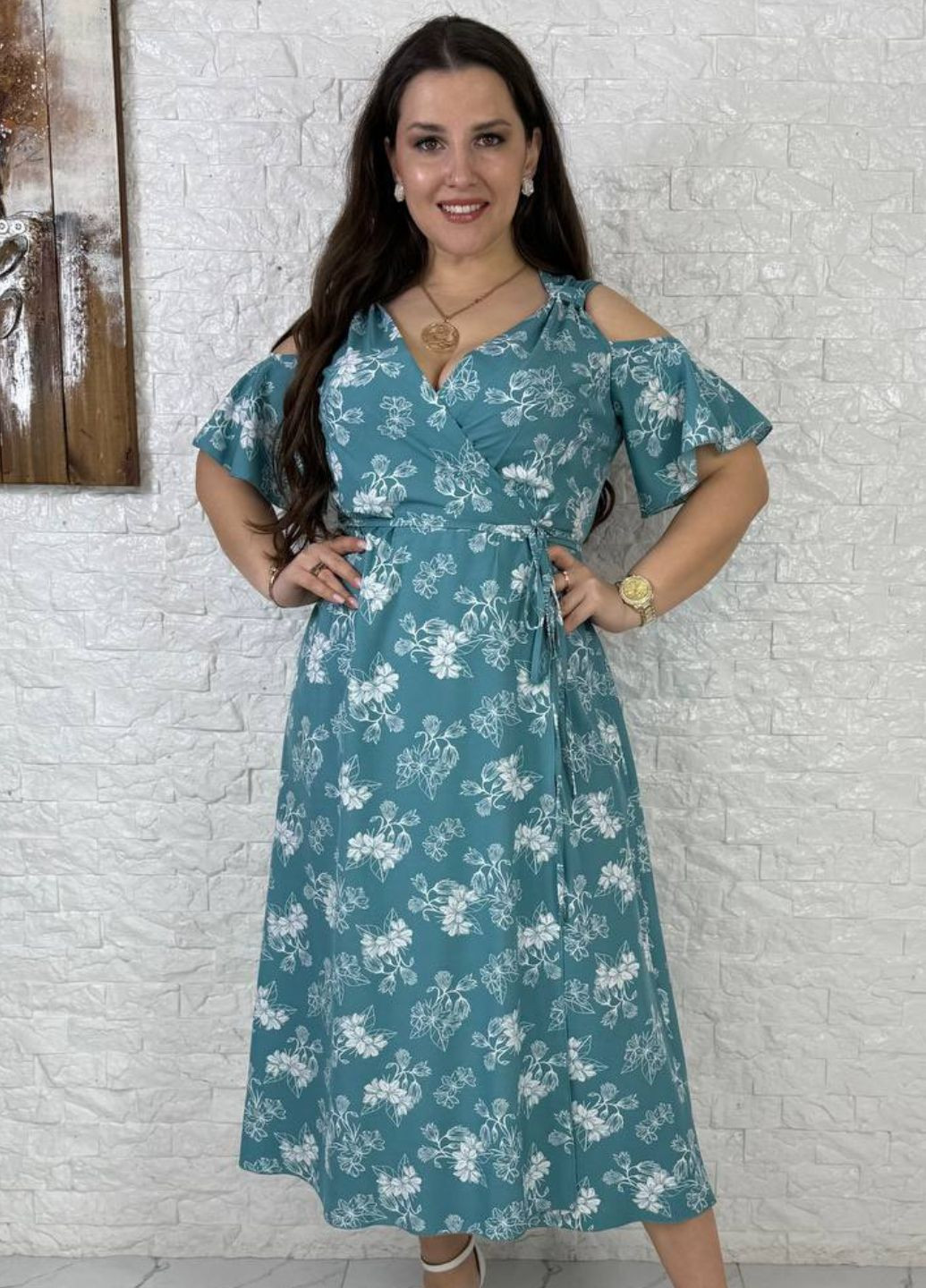 Фісташкова повсякденний вишукана легка літня міді сукня на запах з квітковим візерунком та короткими рукавами з вирізами на плечах на запах Tik-Tak з квітковим принтом