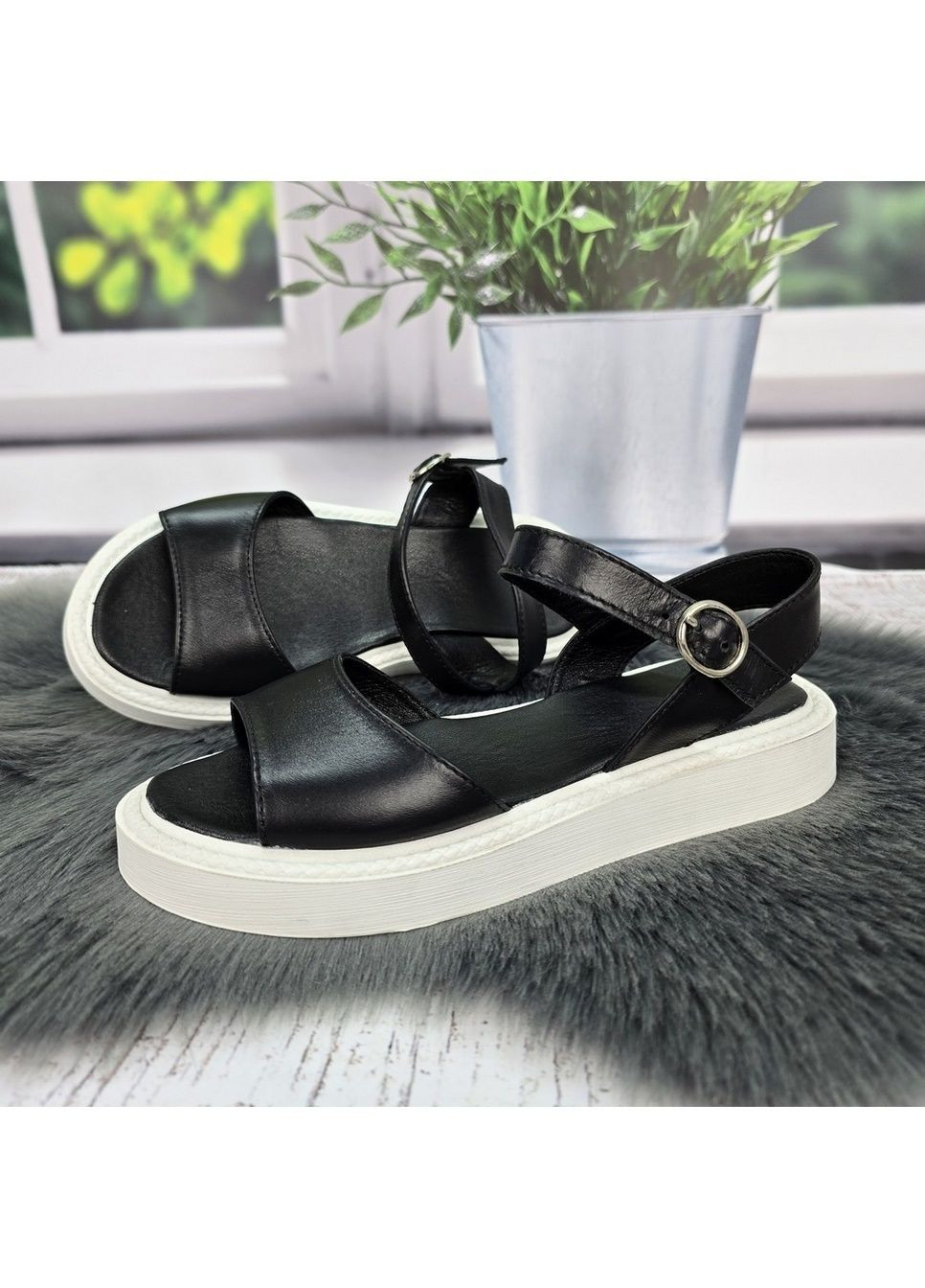 Черные босоножки женские Ailinda с ремешком