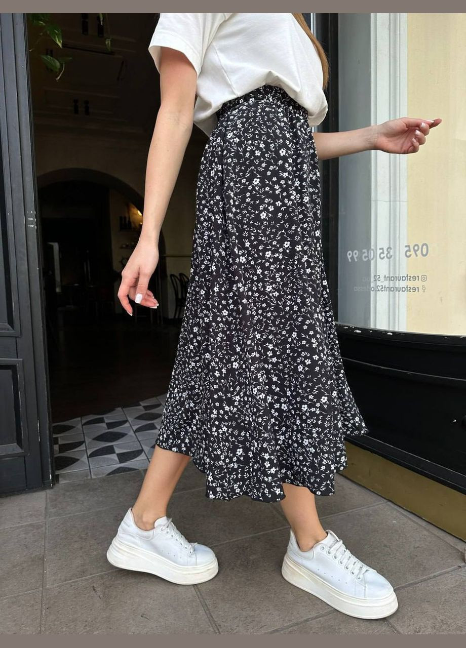 Черная повседневная цветочной расцветки женская юбка длиной миди Україна клешированная