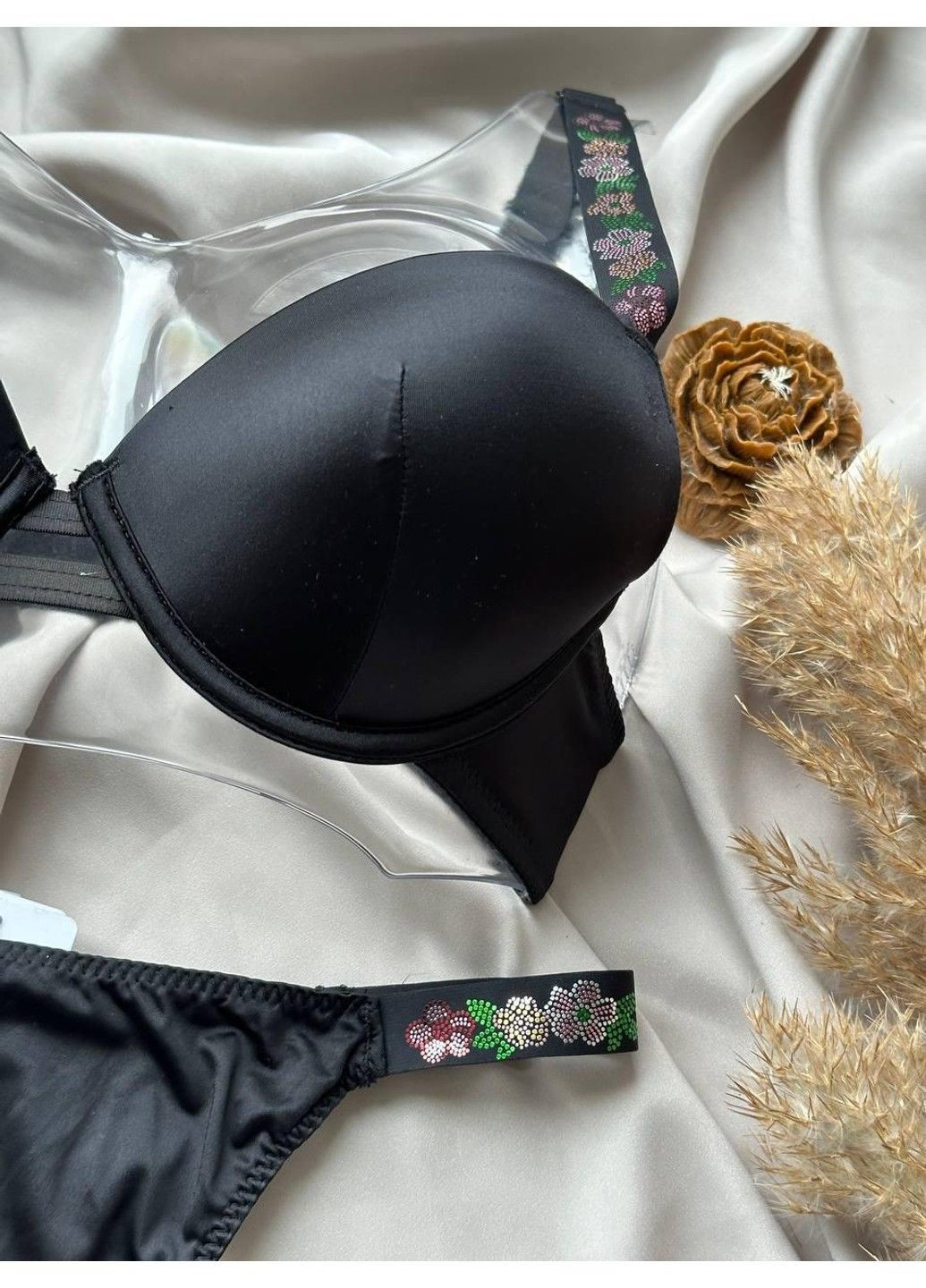 Черный комплект бюстгальтер на косточках + трусики стринги 6232 черный Beisdanna