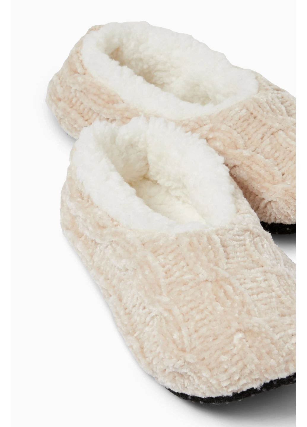 Бежевые тапочки из шинели с узором «косичка» C&A