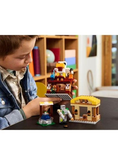 Конструктор Minecraft Нападение на деревню с воздушным шаром Гаст, 555 деталей, от 10 лет (21273) Lego (369939990)