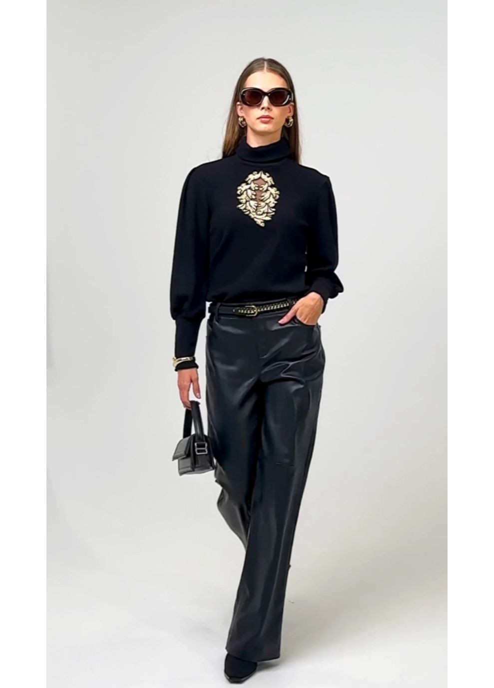 Чорна чорна трикотажна кофта з декоративною прикрасою - ua42 / eu36 Iren Klairie