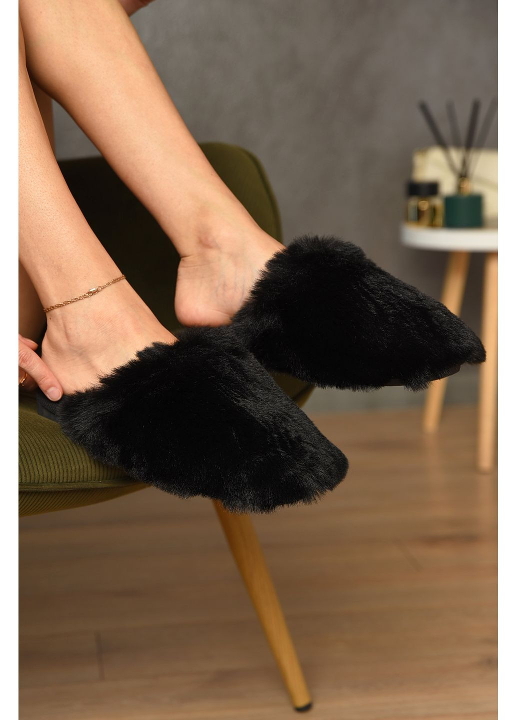 Капці домашні жіночі хутряні чорного кольору Let's Shop (348427613)