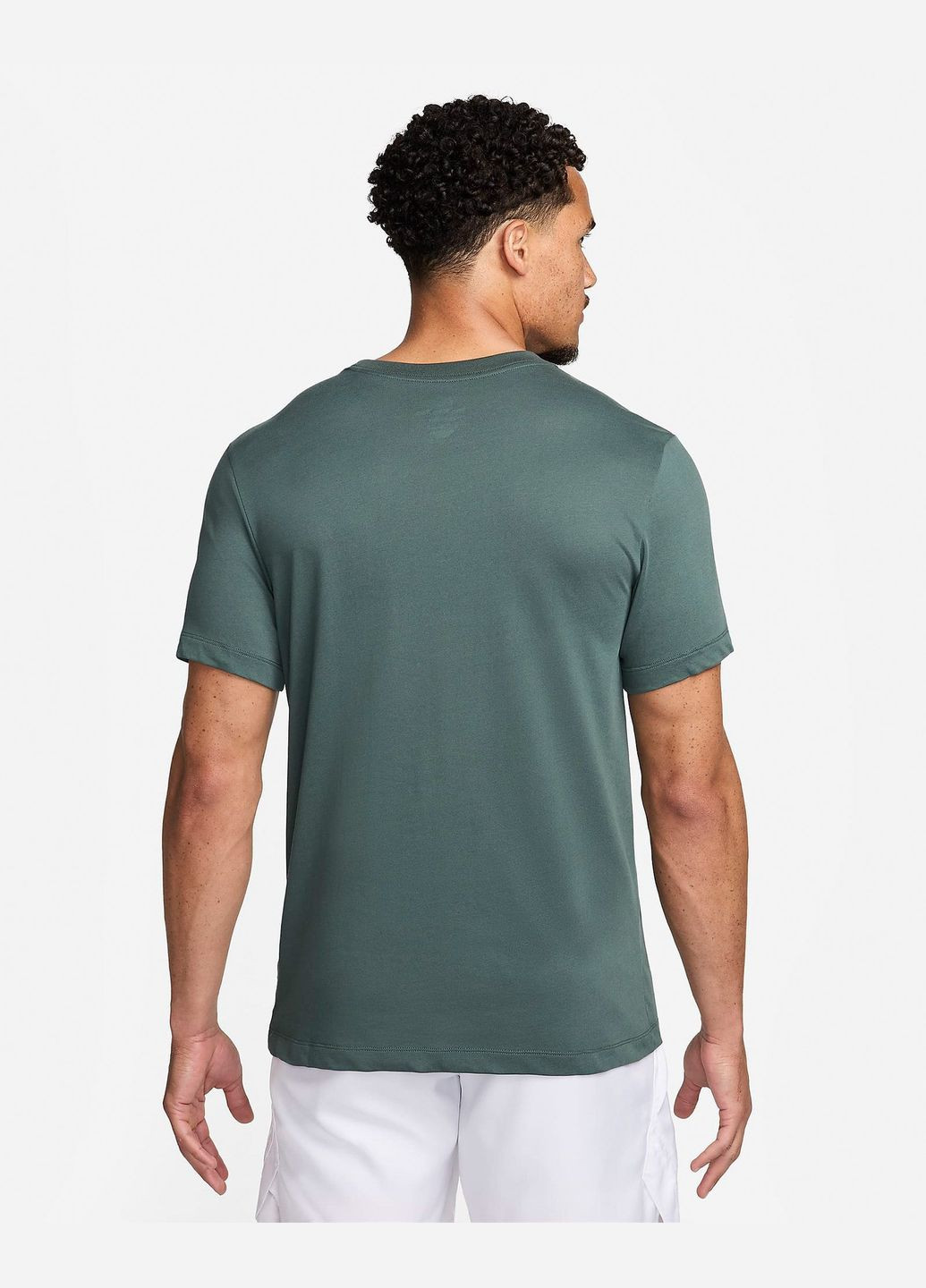 Зеленая мужская футболка court drifit tennis t-shirt fv8434-338 зеленая Nike