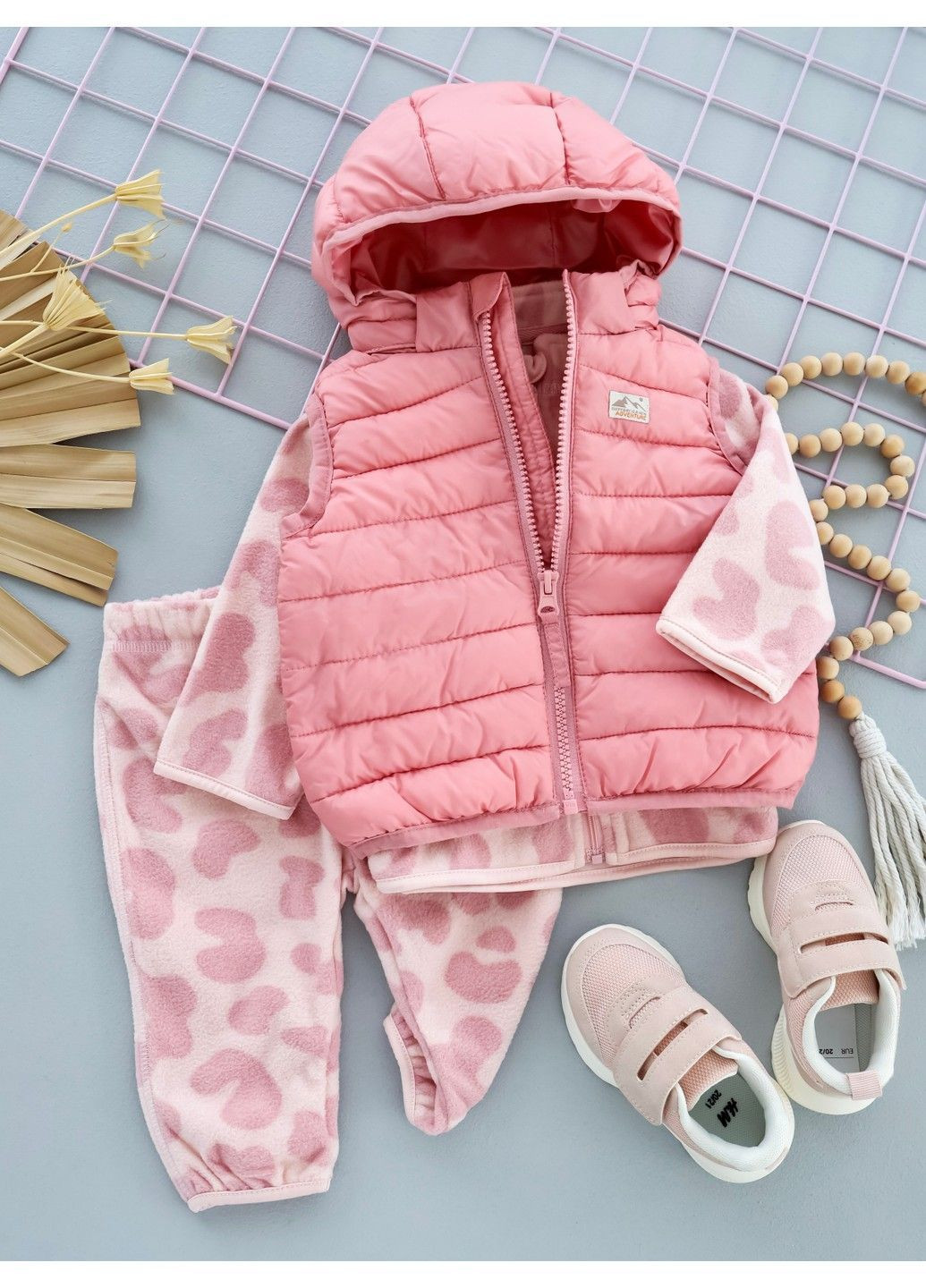 Розовая демисезонная жилетка H&M