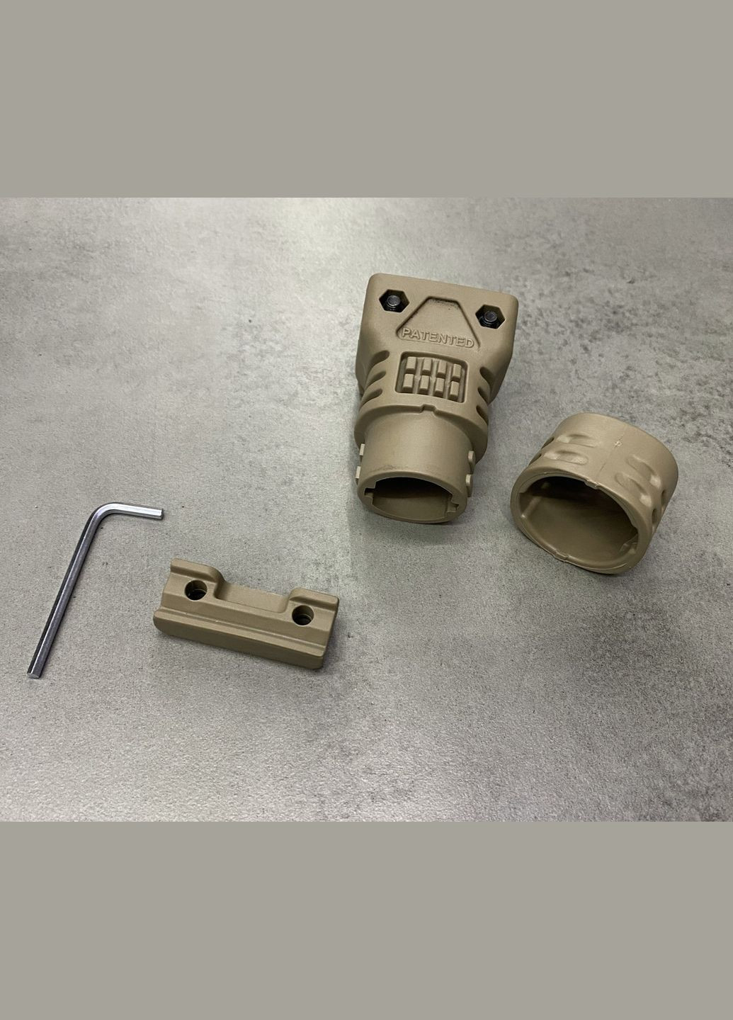 Рукоятка передня коротка TACTICAL (DLG-117-beige),, з відсіком, з планкою Пікатінні DLG Tactical (362602007)