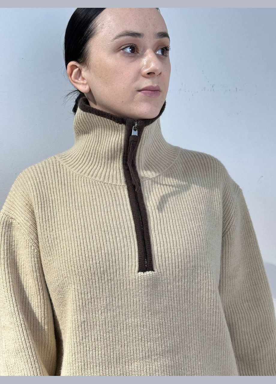 Бежевый свитер Hello