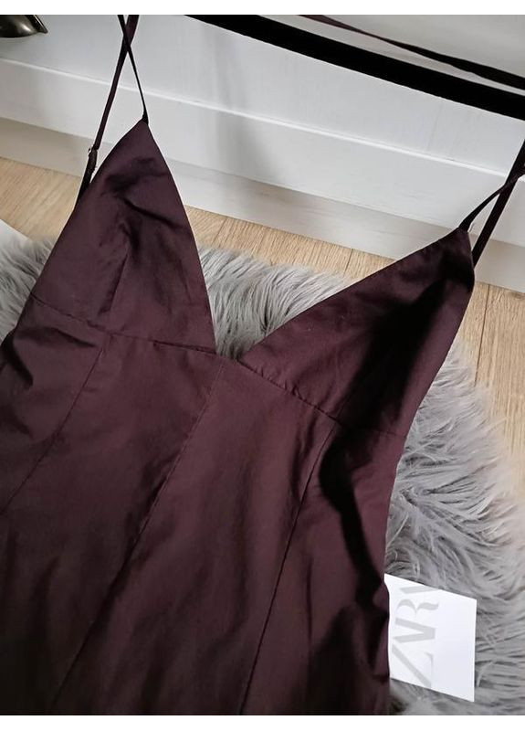 Коричневое объемное платье меди с открытой спиной Zara