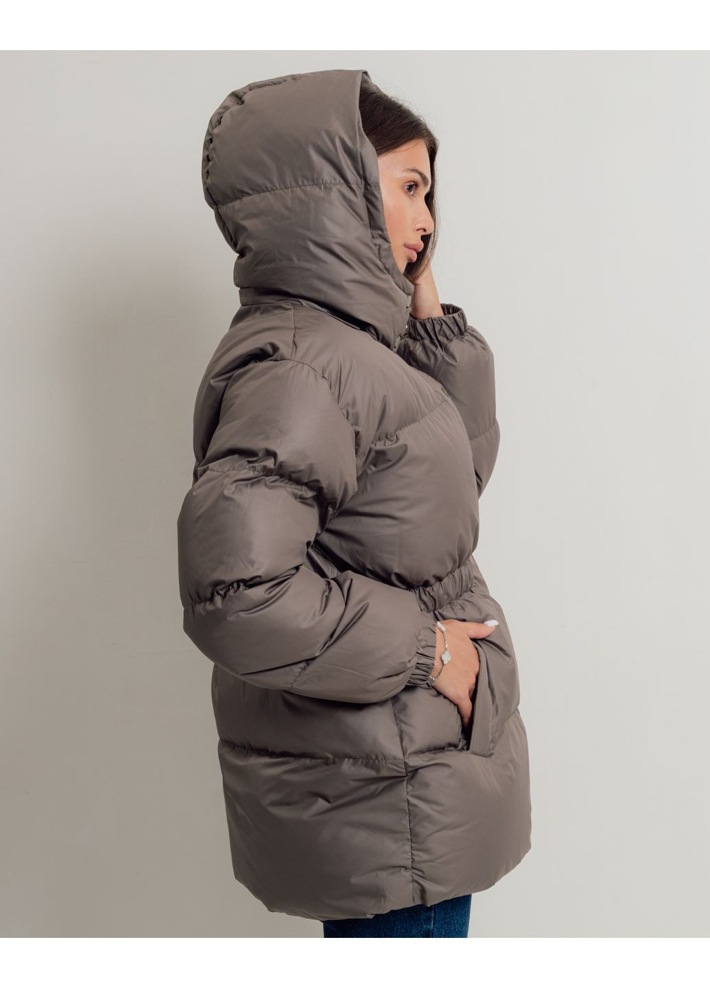 Серо-бежевая зимняя куртка зимняя с затяжками H