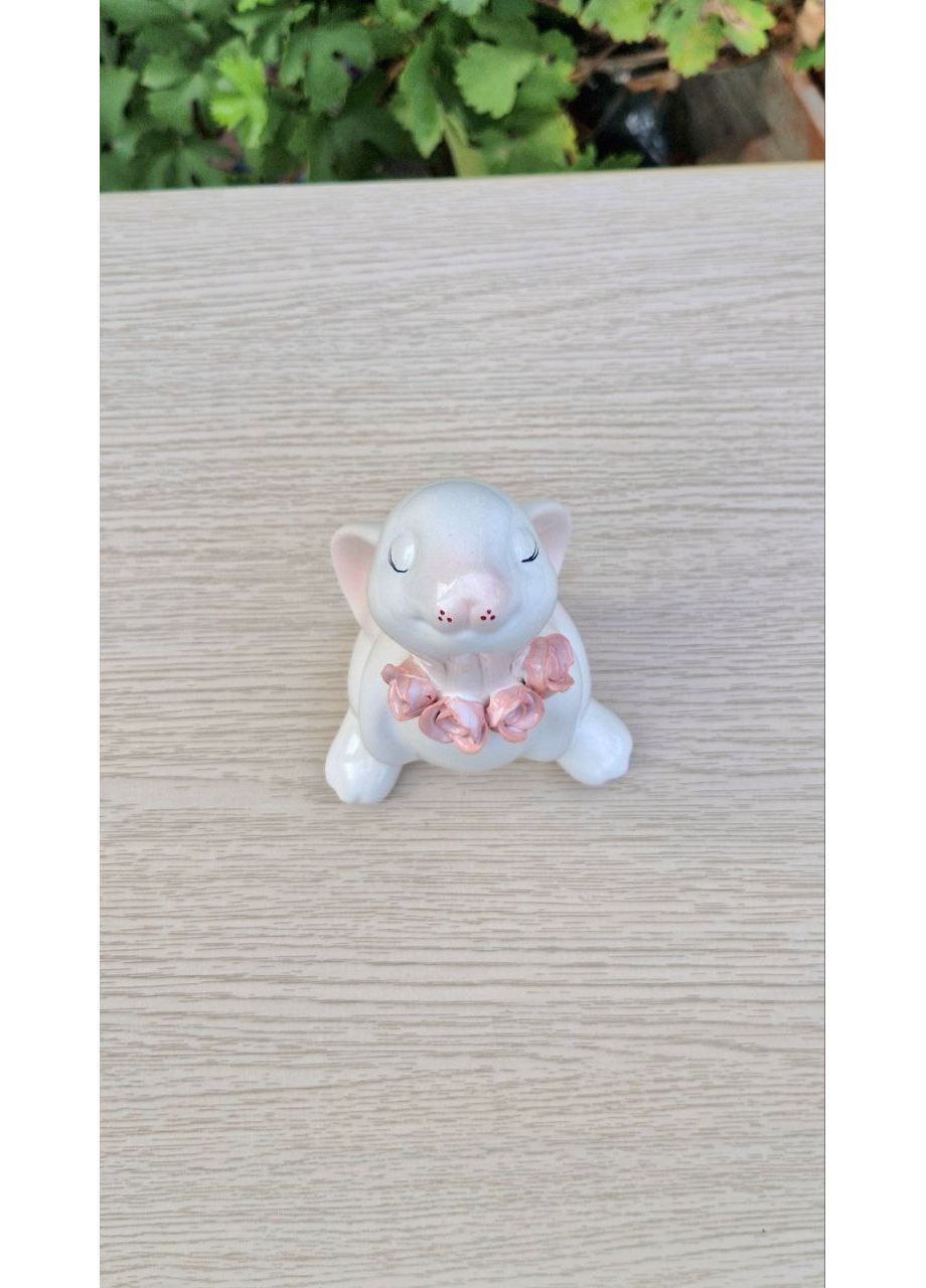 Декоративная керамическая статуэтка Зайчик Гармоника с цветами бусами No Brand (362669750)