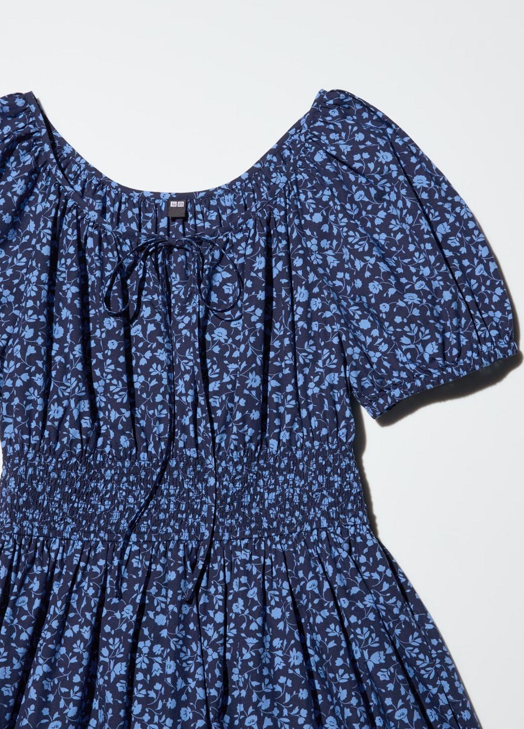 Синя сукня Uniqlo з квітковим принтом