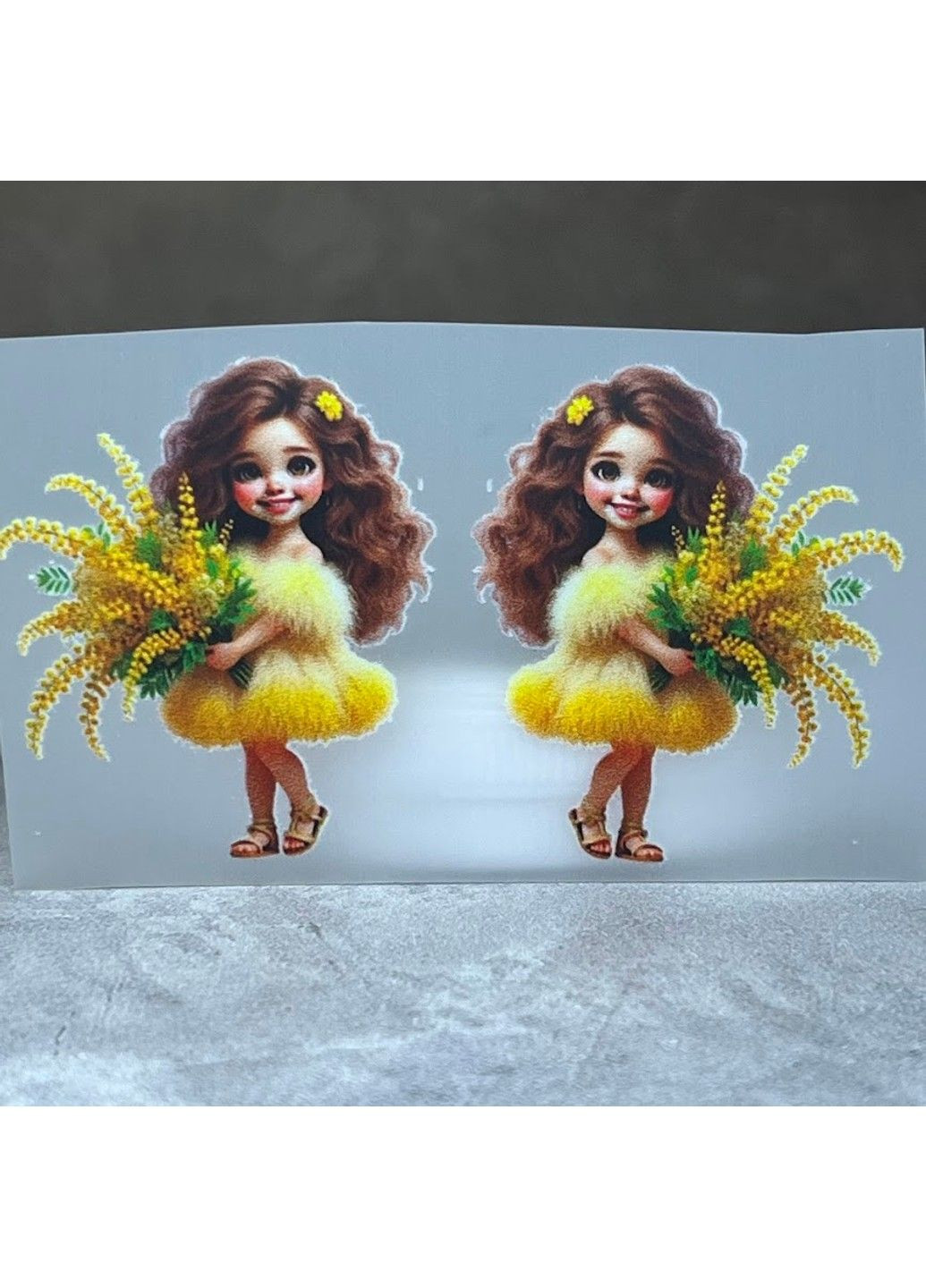 Термонаклейка - девочка с букетом мимозы, размер 3,5*4,2 см (одной наклейки), 1 пара No Brand (317757142)